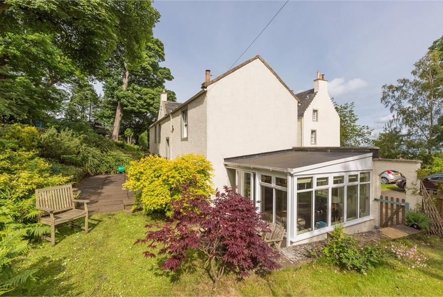 2 Bedroom Farm House Sold in Edinburgh, EH10