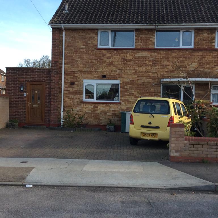 3 Bedroom SemiDetached House Sold in Benfleet, SS7
