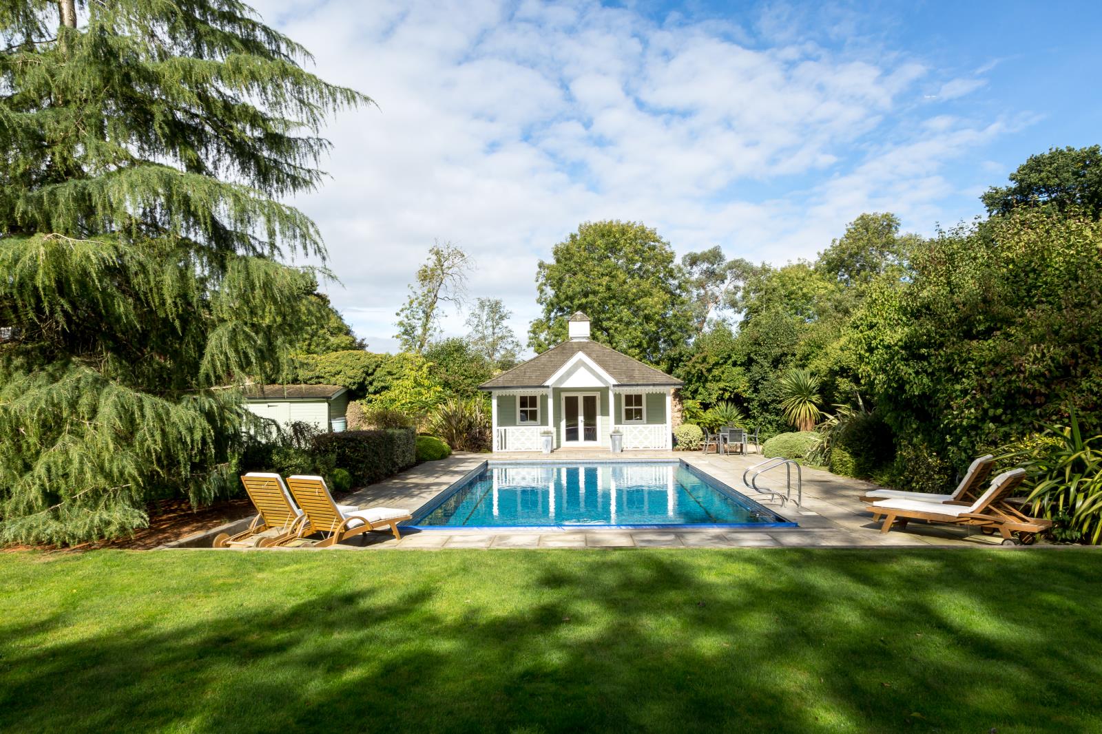 6 Bedroom Detached Villa Sold in Kenley, CR8