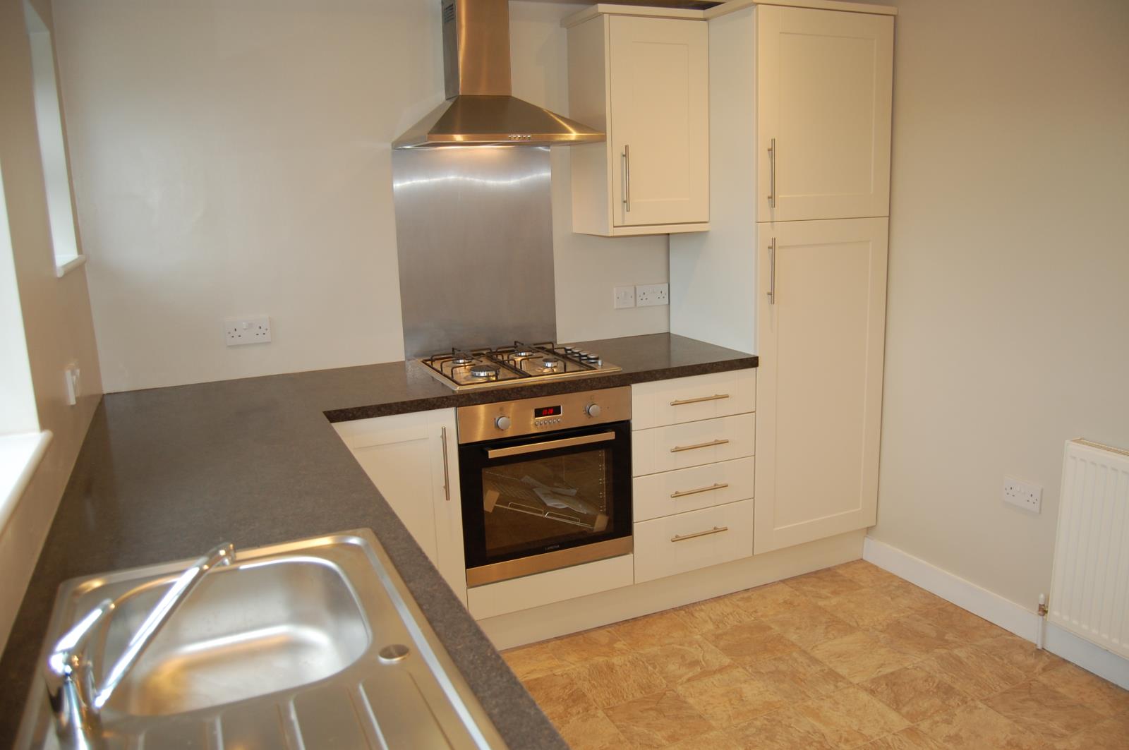 3 Bedroom SemiDetached House Let in Dronfield, S18