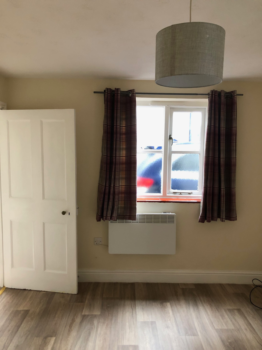 1 Bedroom Flat Let in Wrexham, LL11