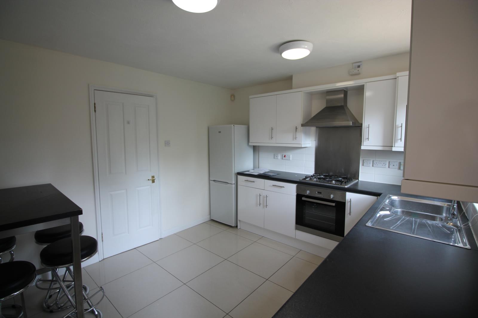 2 Bedroom SemiDetached House Let in Twickenham, TW1