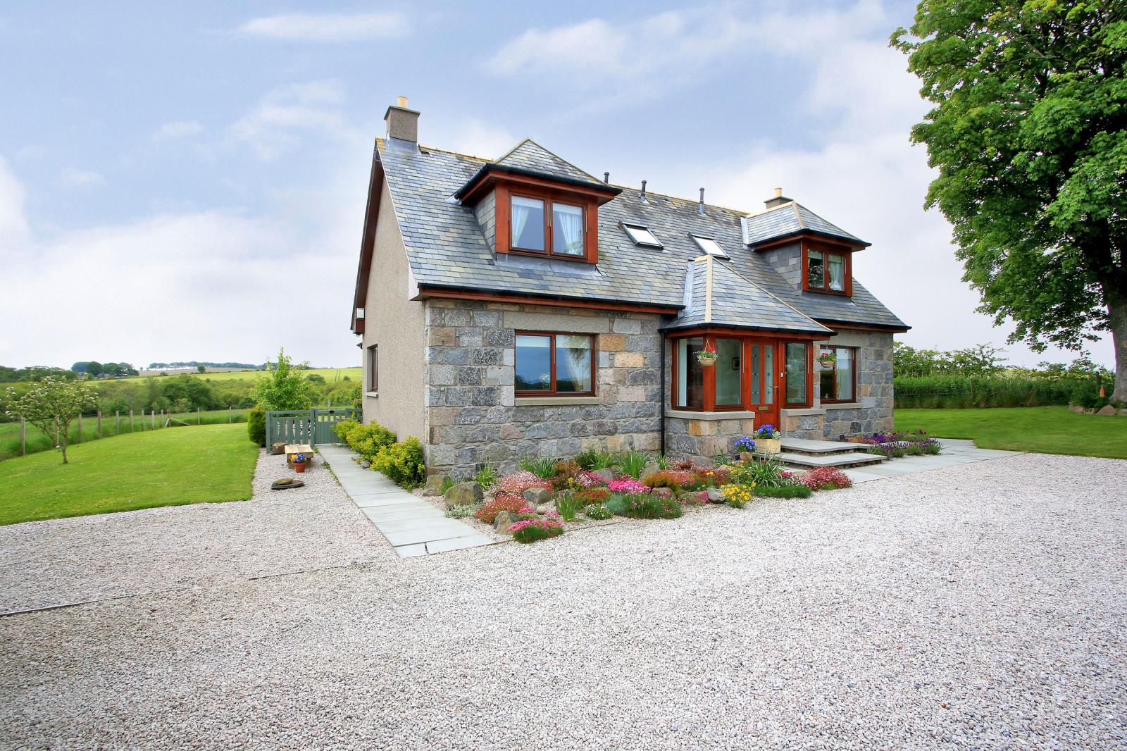 4 Bedroom Detached House Sold in Inverurie, AB51