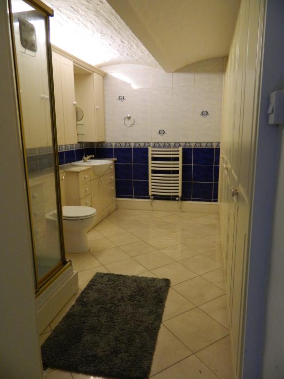 3 Bedroom Ground Floor Flat Let in Caterham, CR3