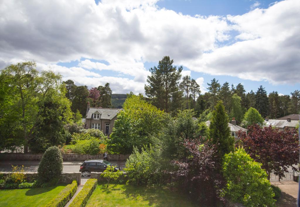 3 Bedroom SemiDetached House Sold in Aboyne, AB34