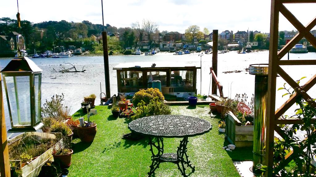 2 Bedroom House Boat Sold in Southampton, SO17