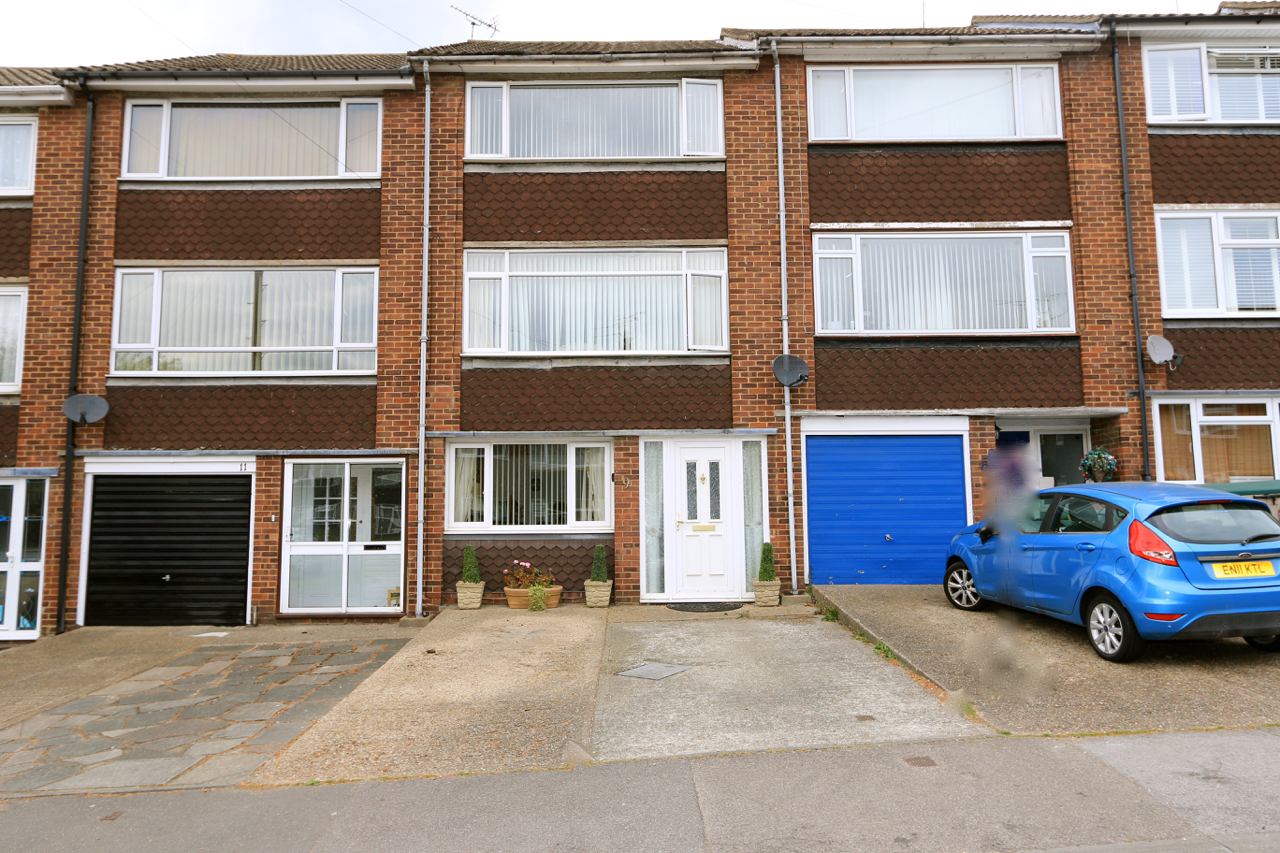 3 Bedroom Terraced House Sold In Brentwood, CM14