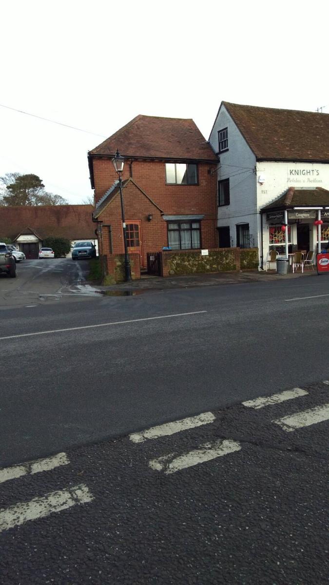 2 Bedroom Village House Let in Godstone, RH9