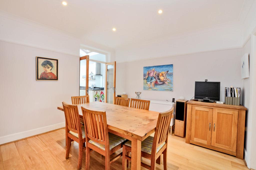 4 Bedroom Detached House Let in Thames Ditton, KT7