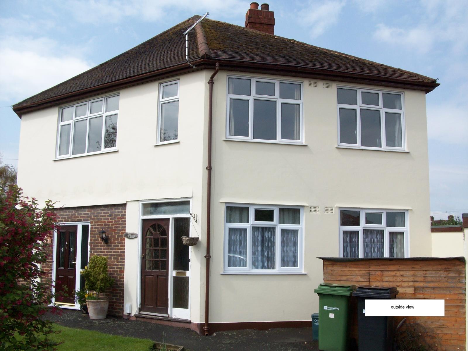 3 Bedroom Flat Let in Leatherhead, KT22