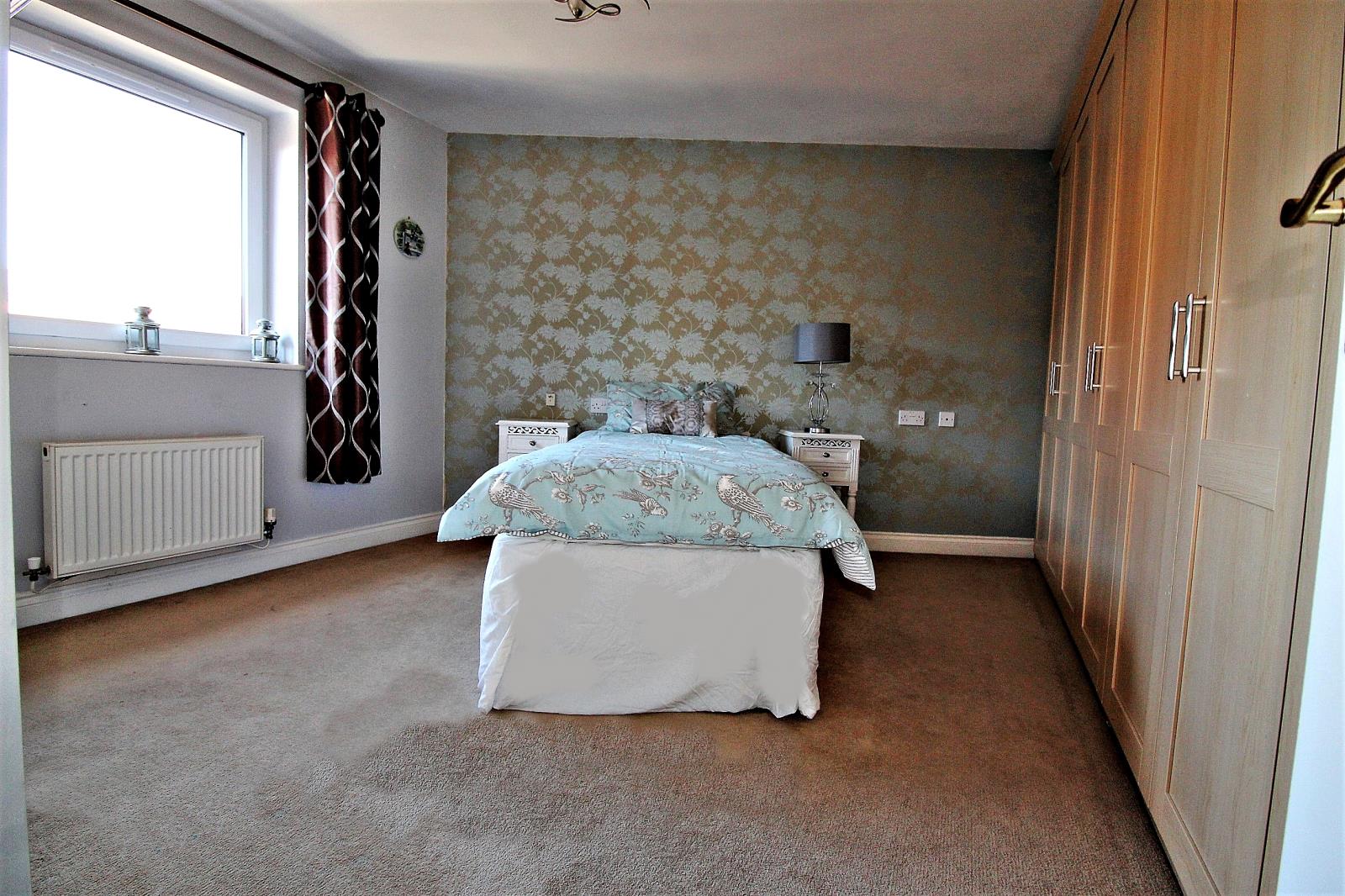 4 Bedroom SemiDetached House Sold in Milton Keynes, MK5