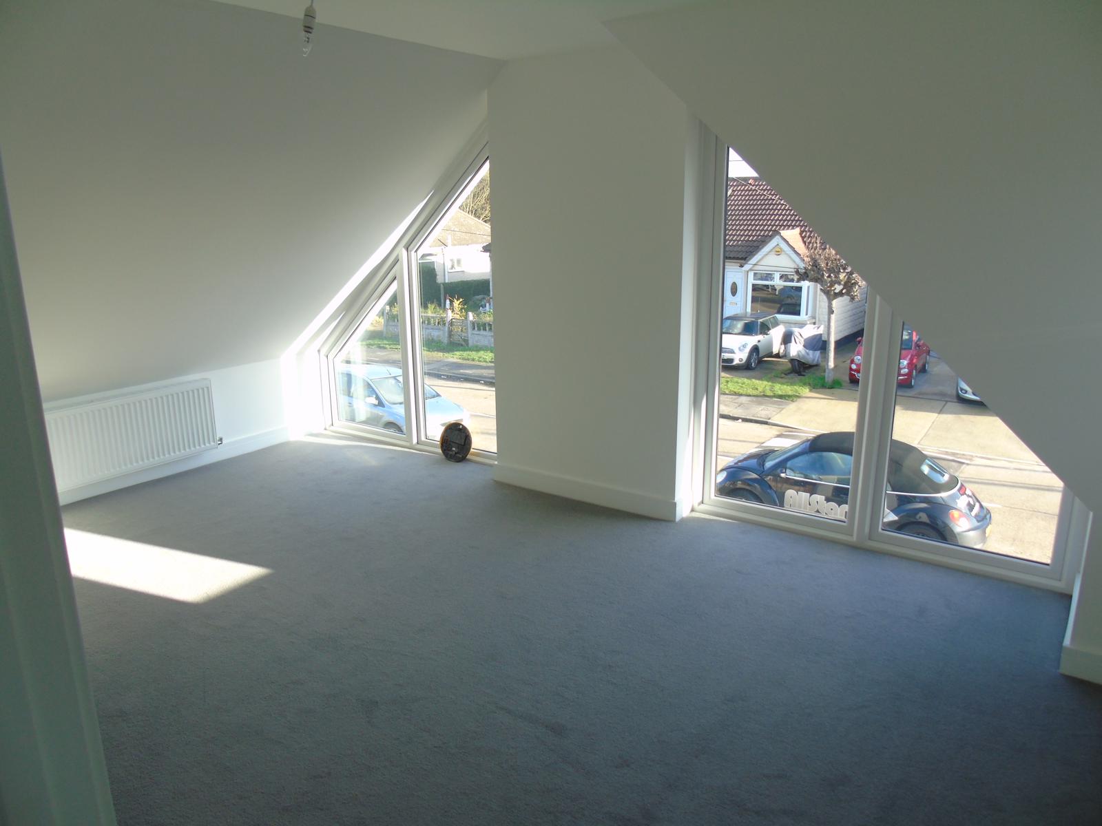 4 Bedroom Detached Bungalow Sold in Rainham, RM13