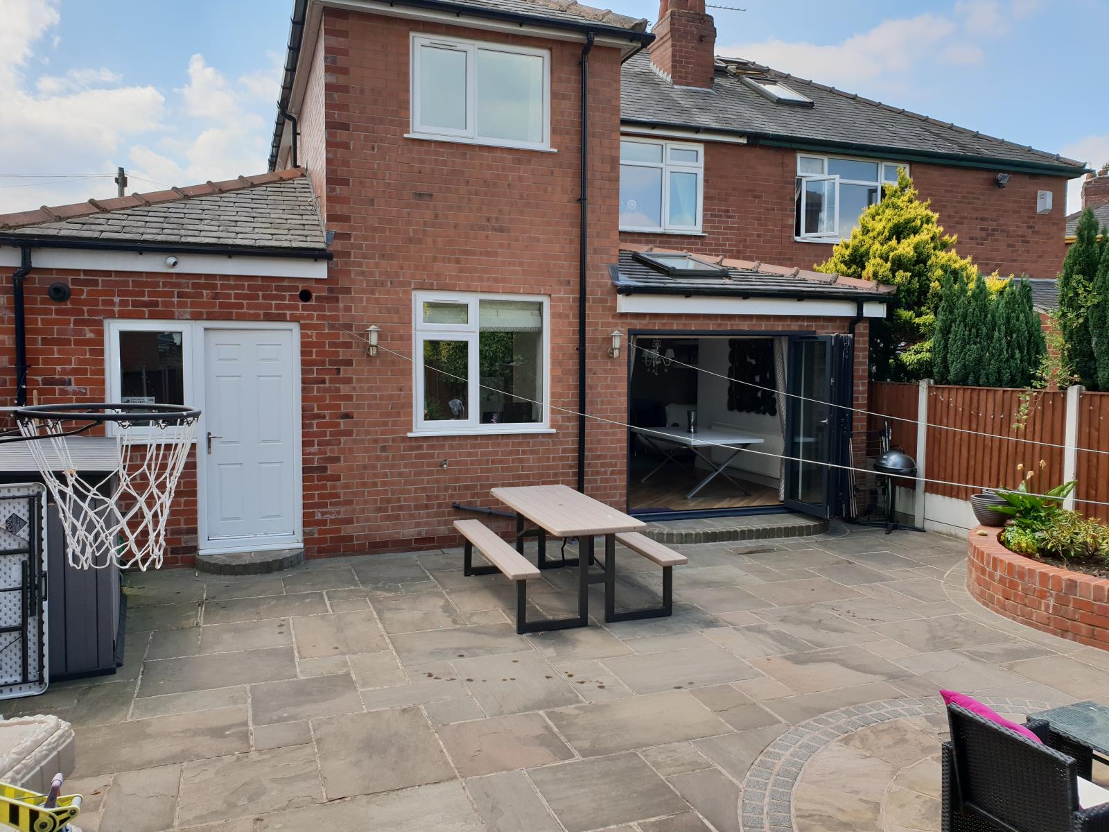 4 Bedroom SemiDetached House Sold in Oldham, OL9