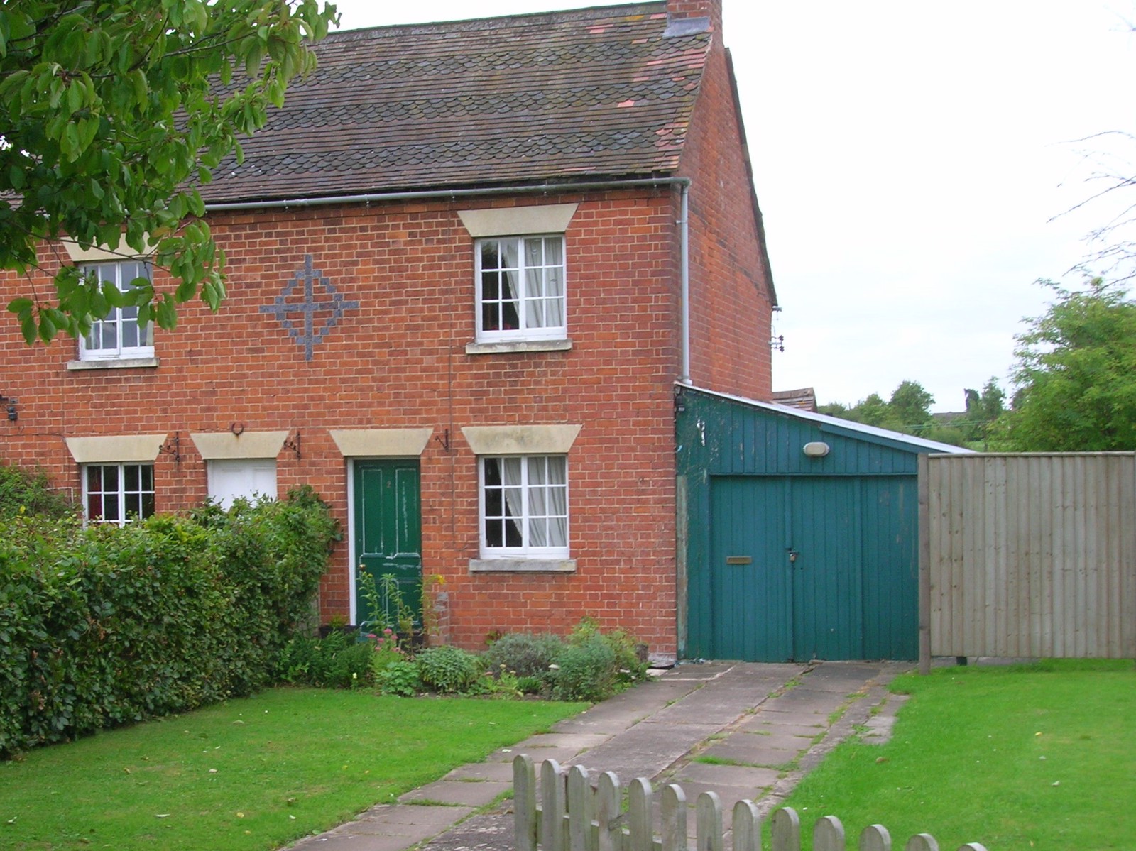 2 Bedroom Cottage Let in GLOUCESTER, GL2