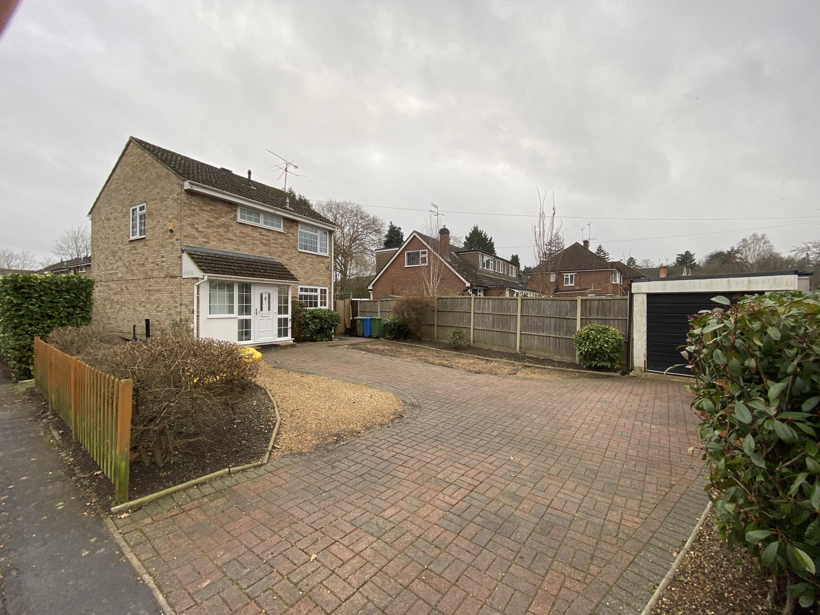 3 Bedroom Detached House Let in Farnborough, GU14