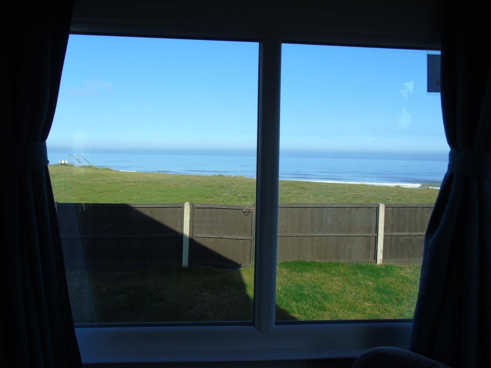 2 Bedroom Detached Bungalow Sold in Norwich, NR12