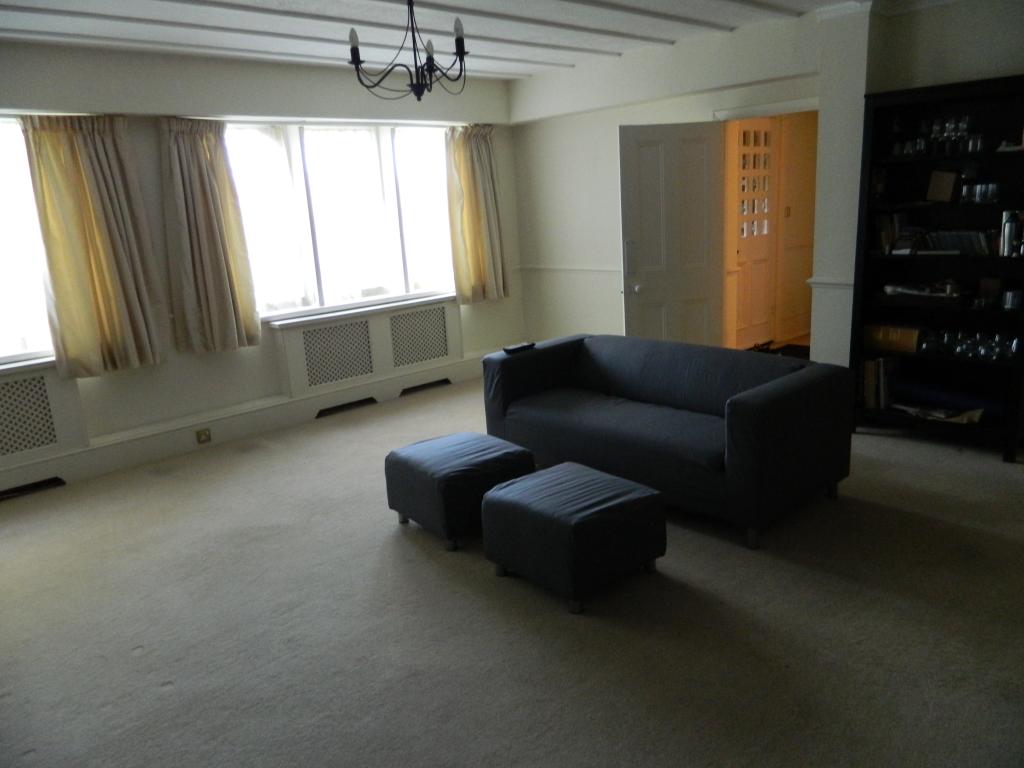 3 Bedroom Ground Floor Flat Let in Caterham, CR3