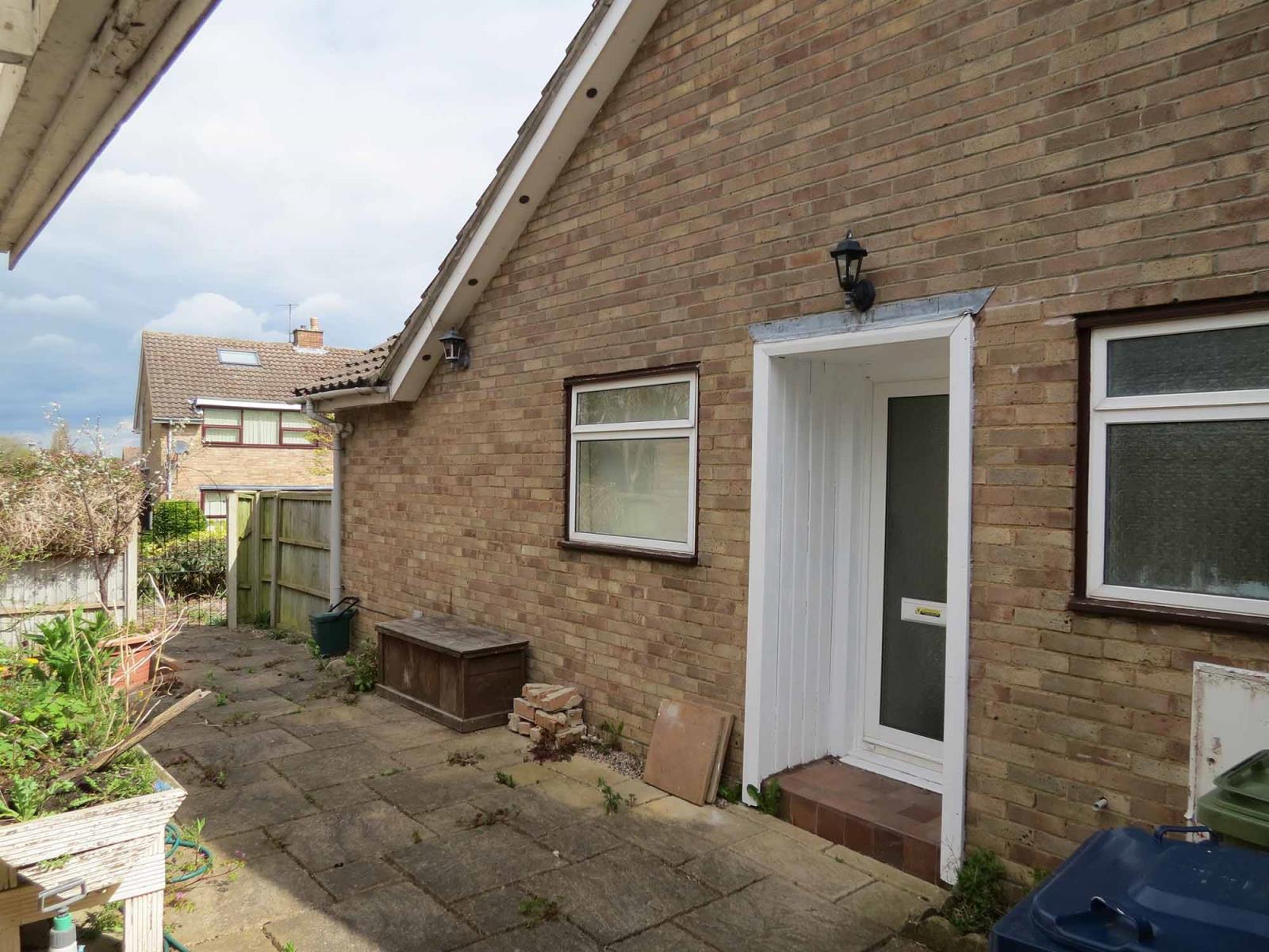 3 Bedroom Bungalow Sold in Gloucester, GL3