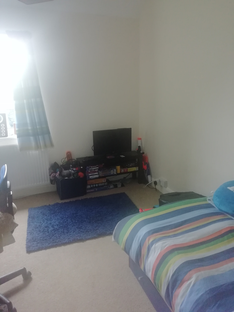 3 Bedroom End Terraced House Let in Sheffield, S35