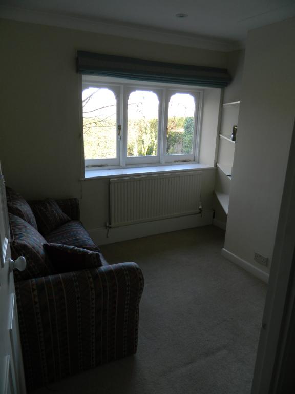 3 Bedroom Ground Floor Flat Let in Caterham, CR3