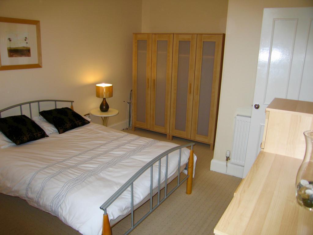 1 Bedroom Flat Let in Edinburgh, EH11