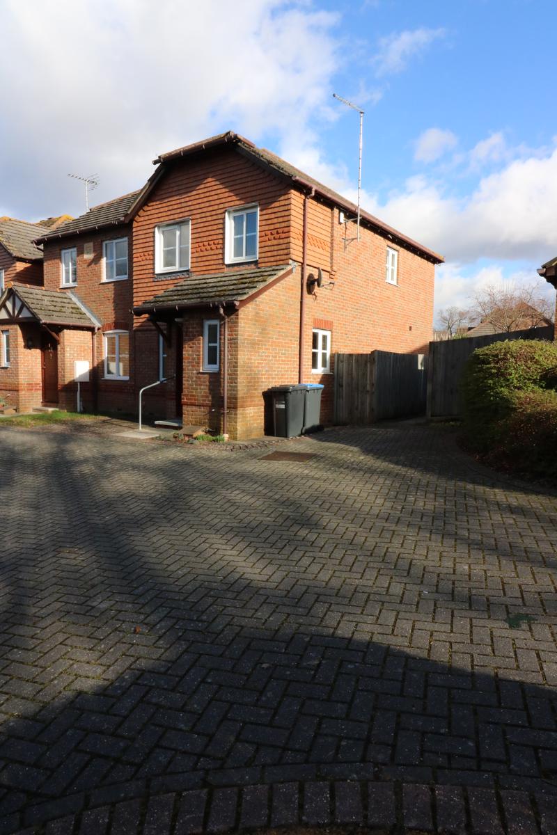 3 Bedroom SemiDetached House Let in Burgess Hill, RH15