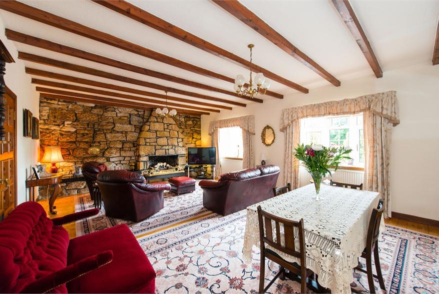 3 Bedroom Detached House Sold in Penicuik, EH26