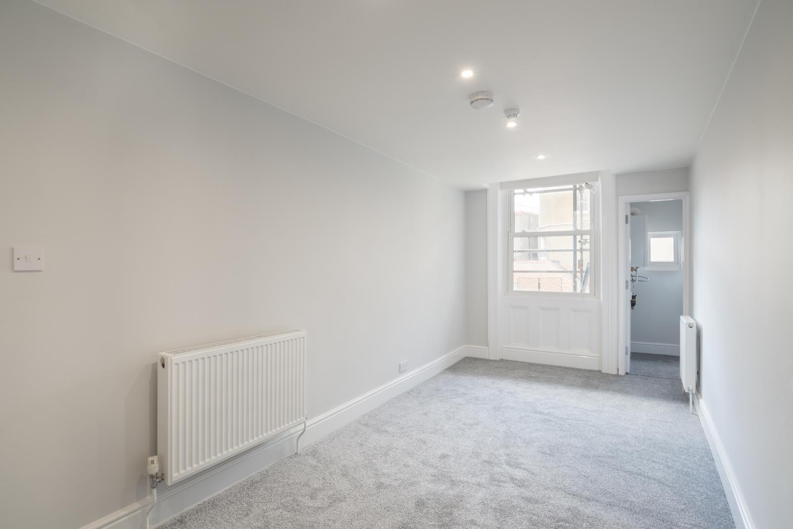 2 Bedroom Flat Let in Folkestone, CT20