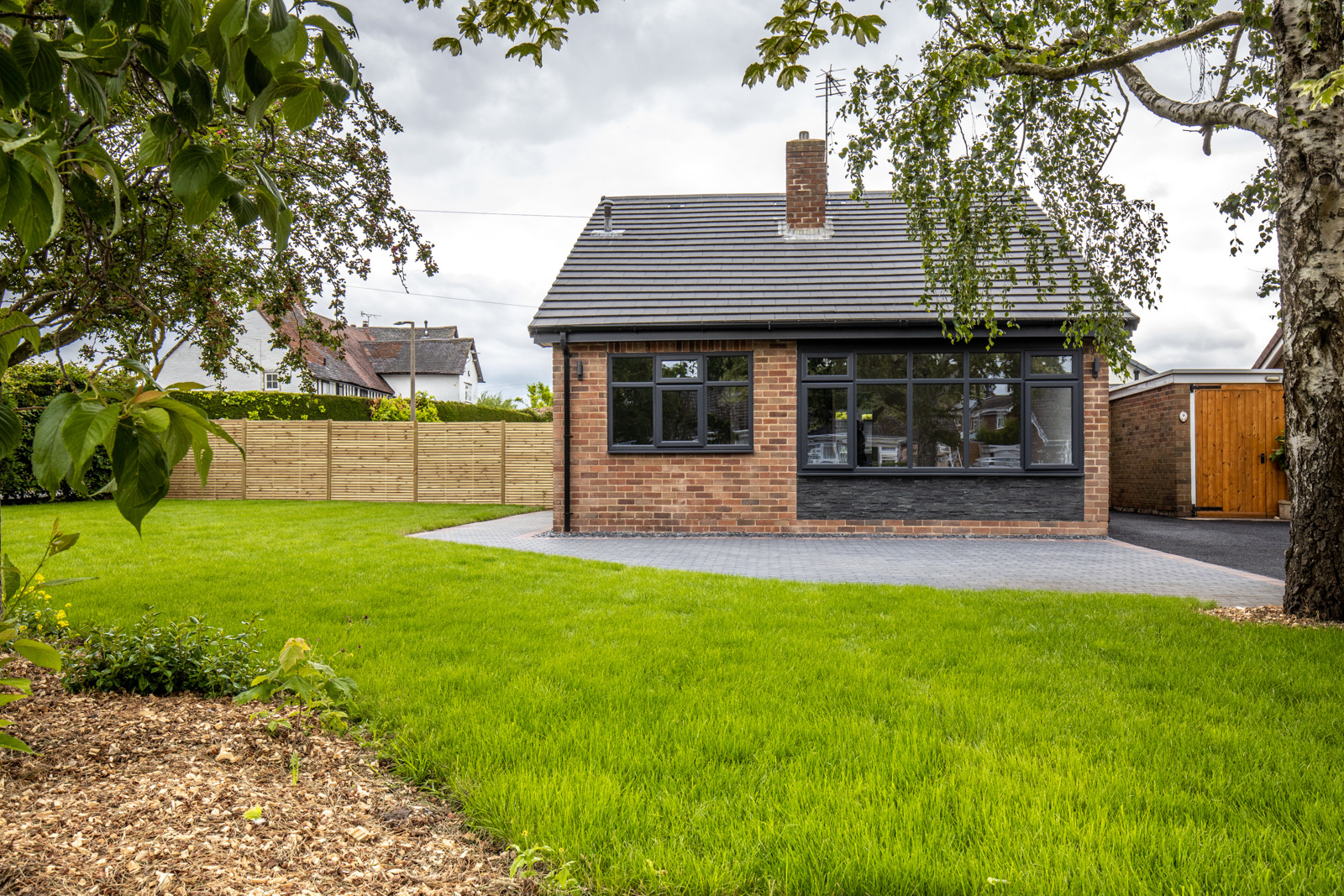 4 Bedroom Bungalow Sold in BurtononTrent, DE13