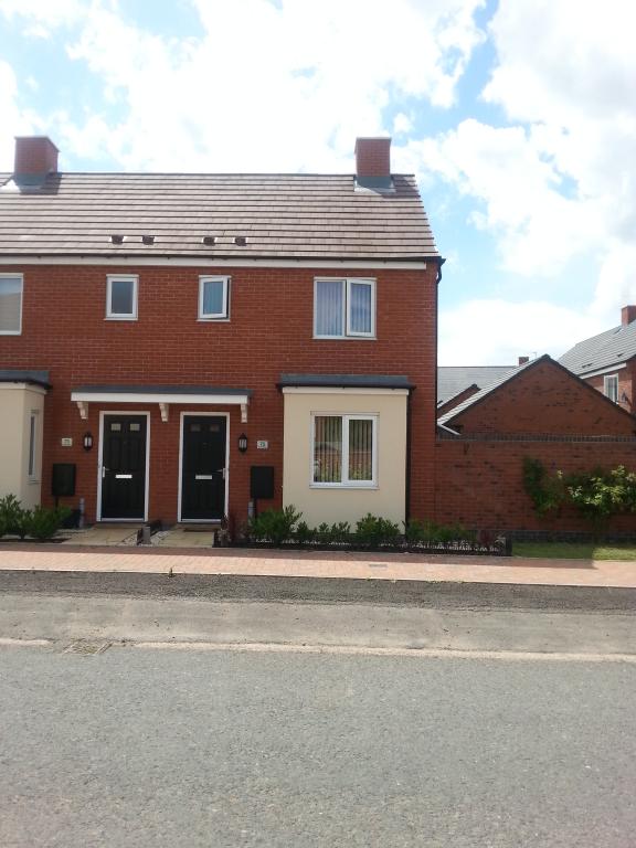 2 Bedroom SemiDetached House Sold in Rugeley, WS15