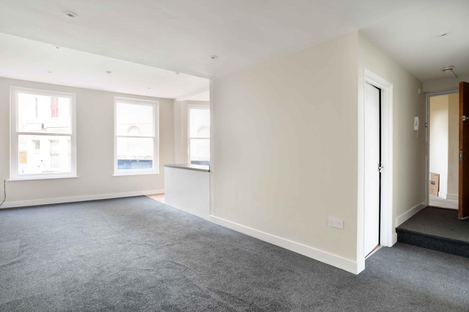 2 Bedroom Flat Let in Folkestone, CT20