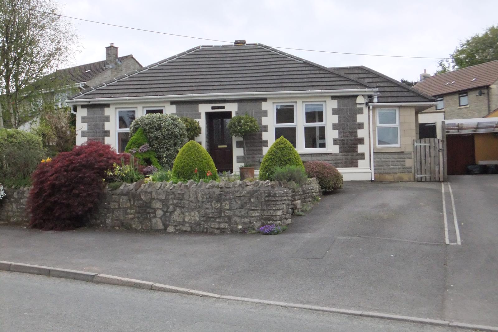 2 Bedroom Detached Bungalow Let in Radstock, BA3