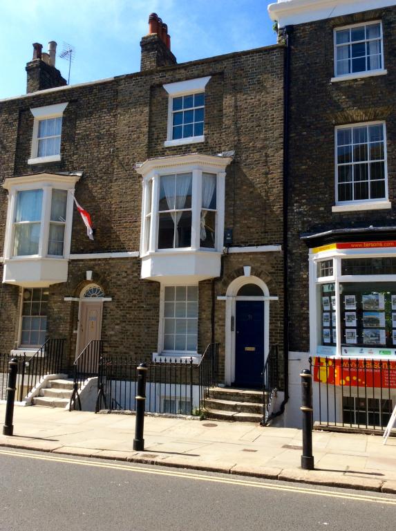 1 Bedroom Flat Let in Dover, CT16