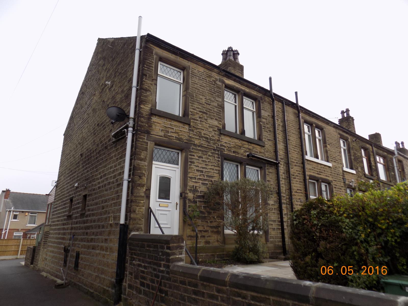 2 Bedroom End Terraced House Sold in Huddersfield, HD1