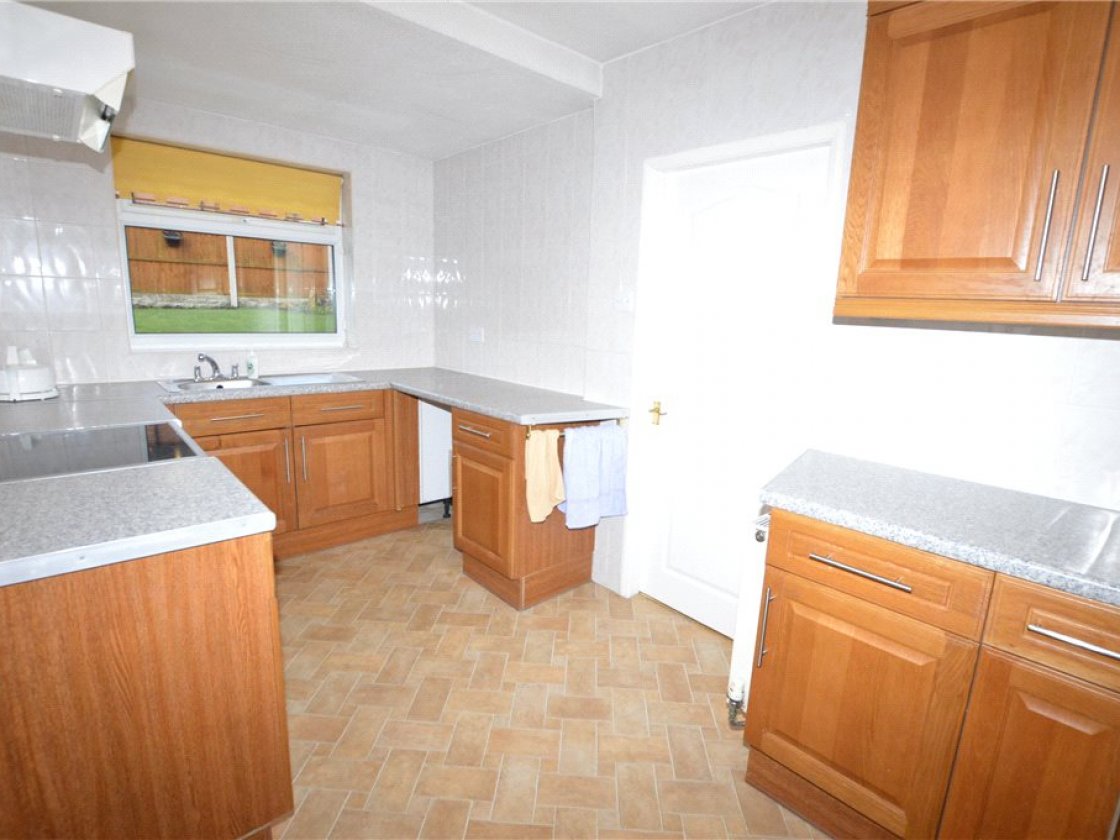 2 Bedroom End Terraced House Let in Wakefield, WF1