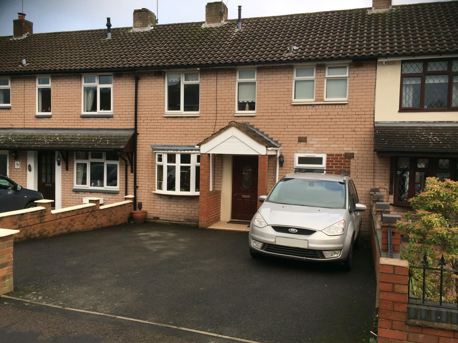 3 Bedroom Terraced House Let in Kingswinford, DY6