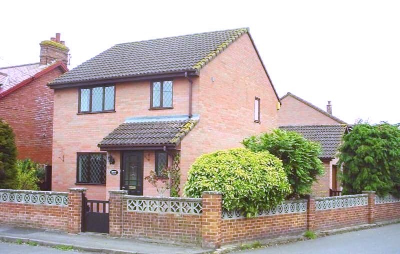 3 Bedroom Detached House Let in Melksham, SN12