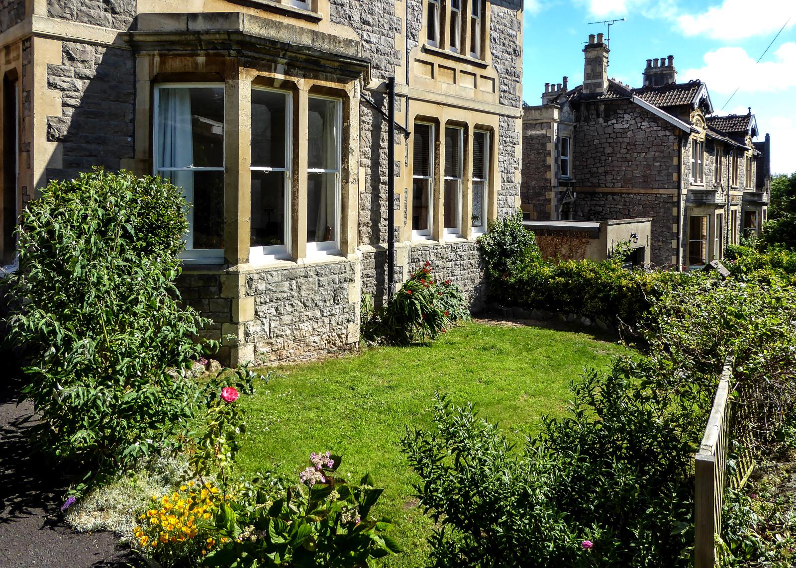 3 Bedroom Ground Floor Flat Sold in WestonsuperMare, BS23