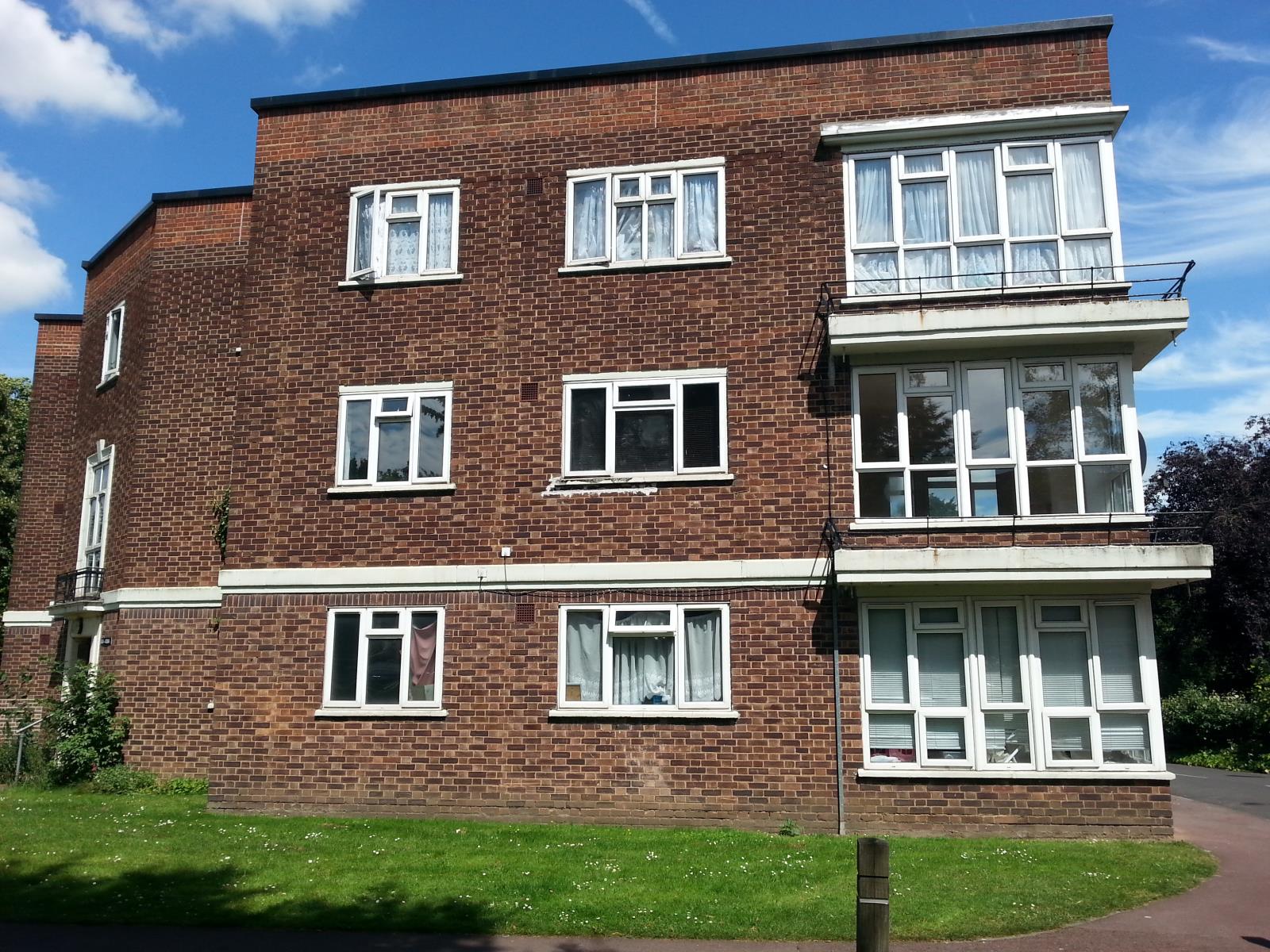 2 Bedroom Flat Sold in Barking, IG11