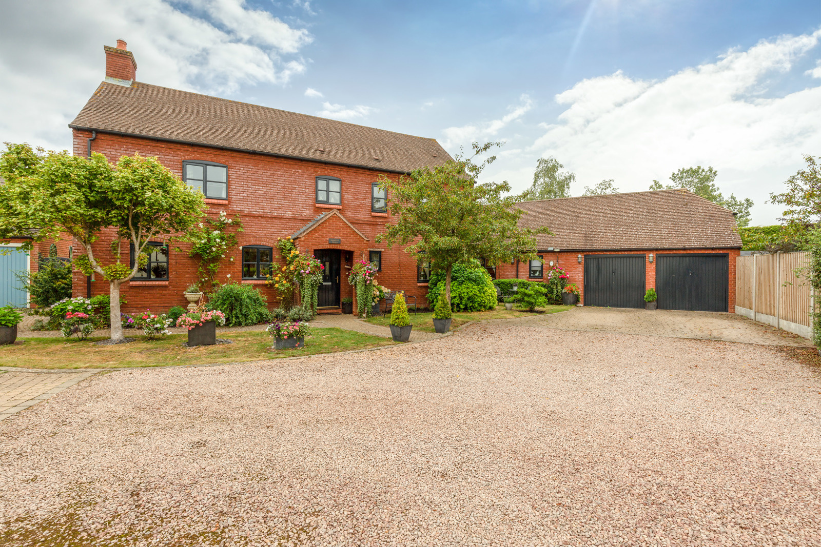 5 Bedroom Detached House Sold in StratforduponAvon, CV37