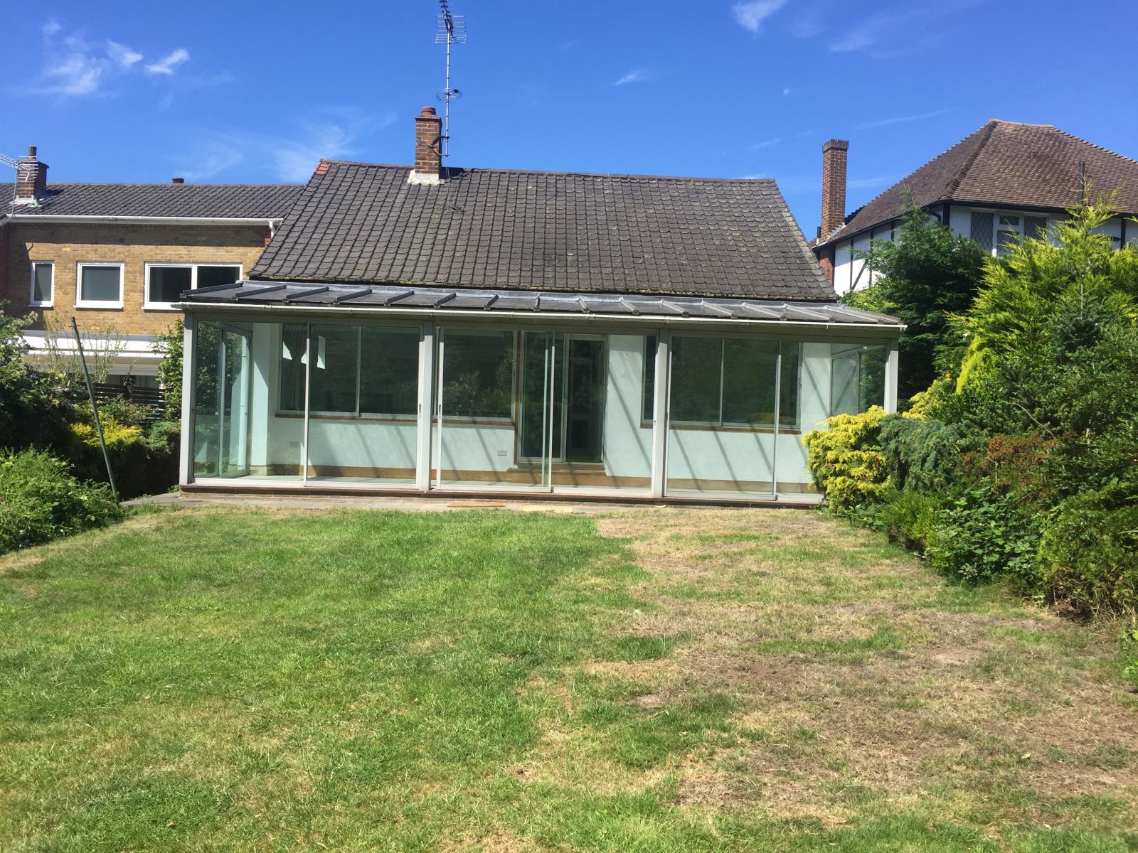 3 Bedroom Detached House Let in Woodford Green, IG8