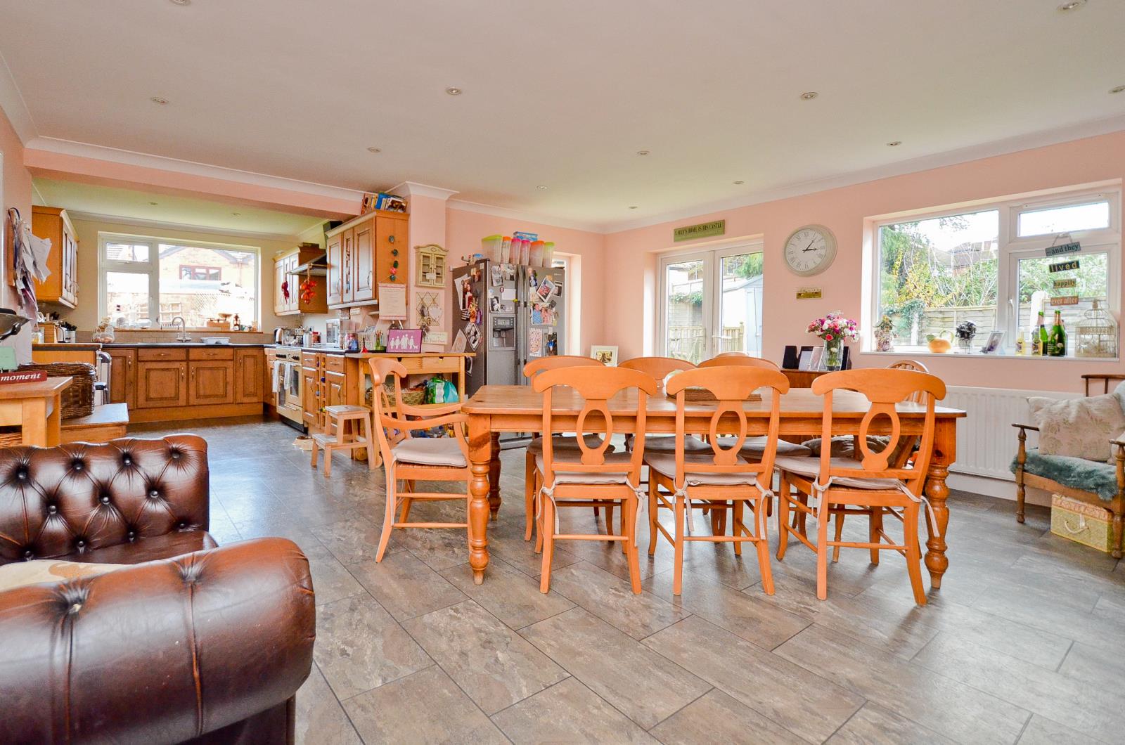 4 Bedroom SemiDetached House Sold in Potters Bar, EN6