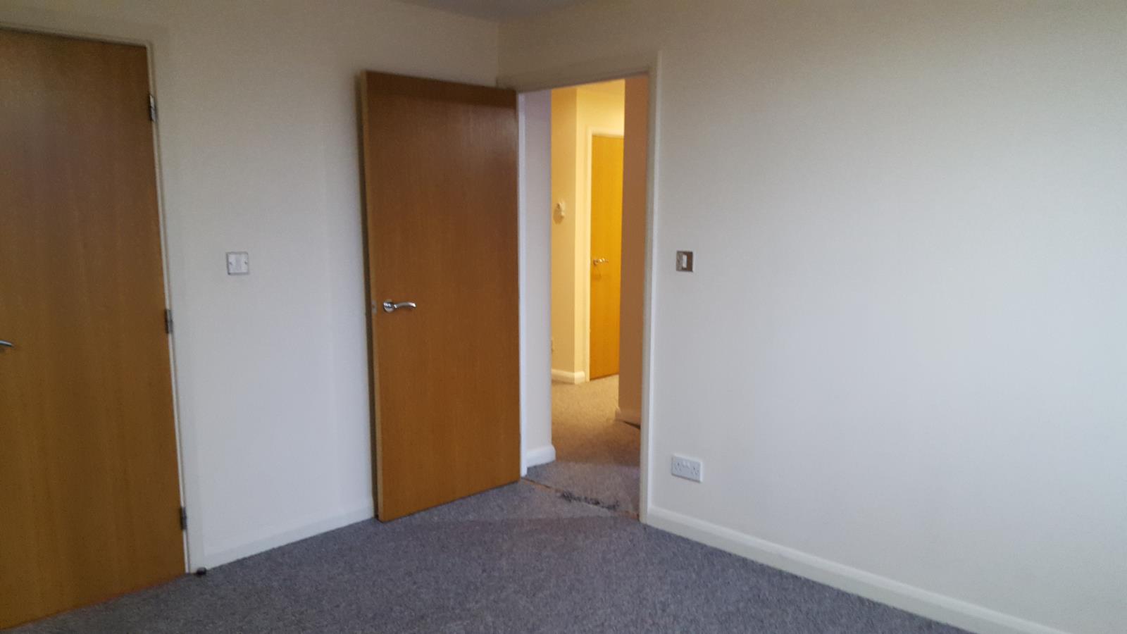 2 Bedroom Serviced Apartments Let in Northampton, NN1