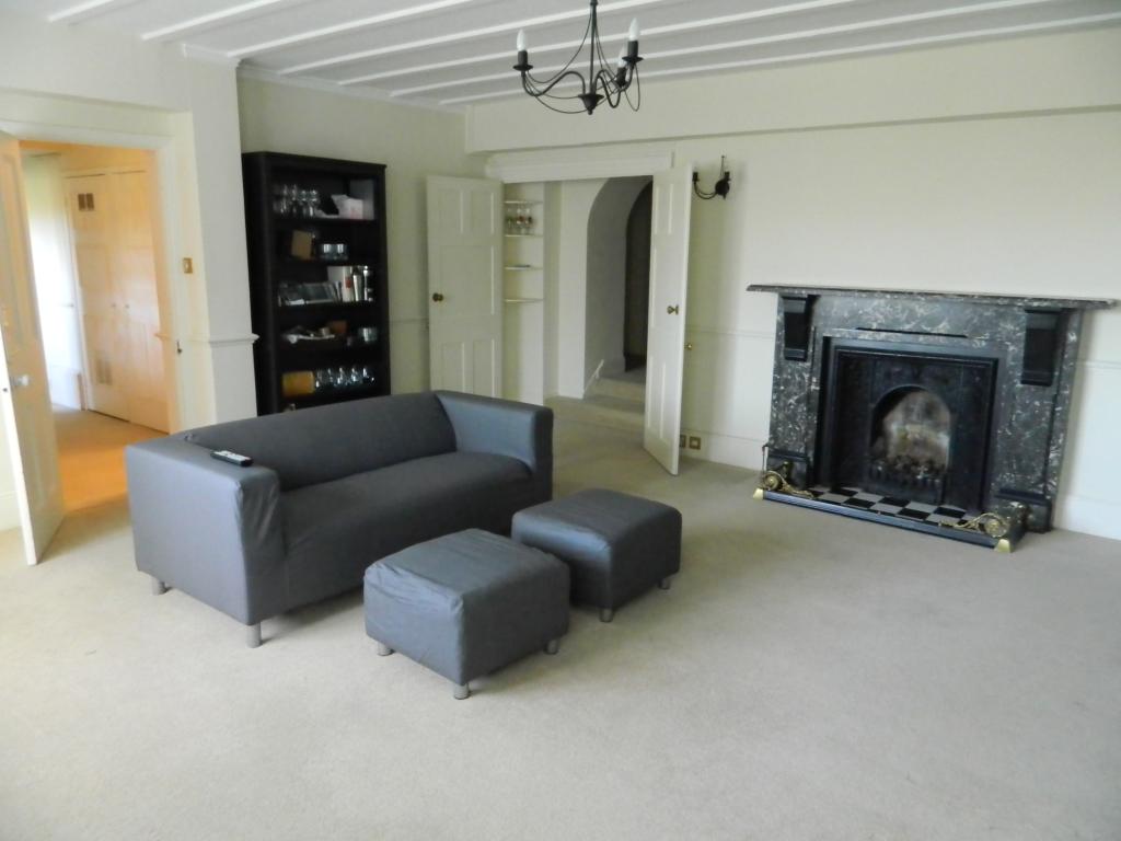 3 Bedroom Ground Floor Flat Let in Caterham, CR3