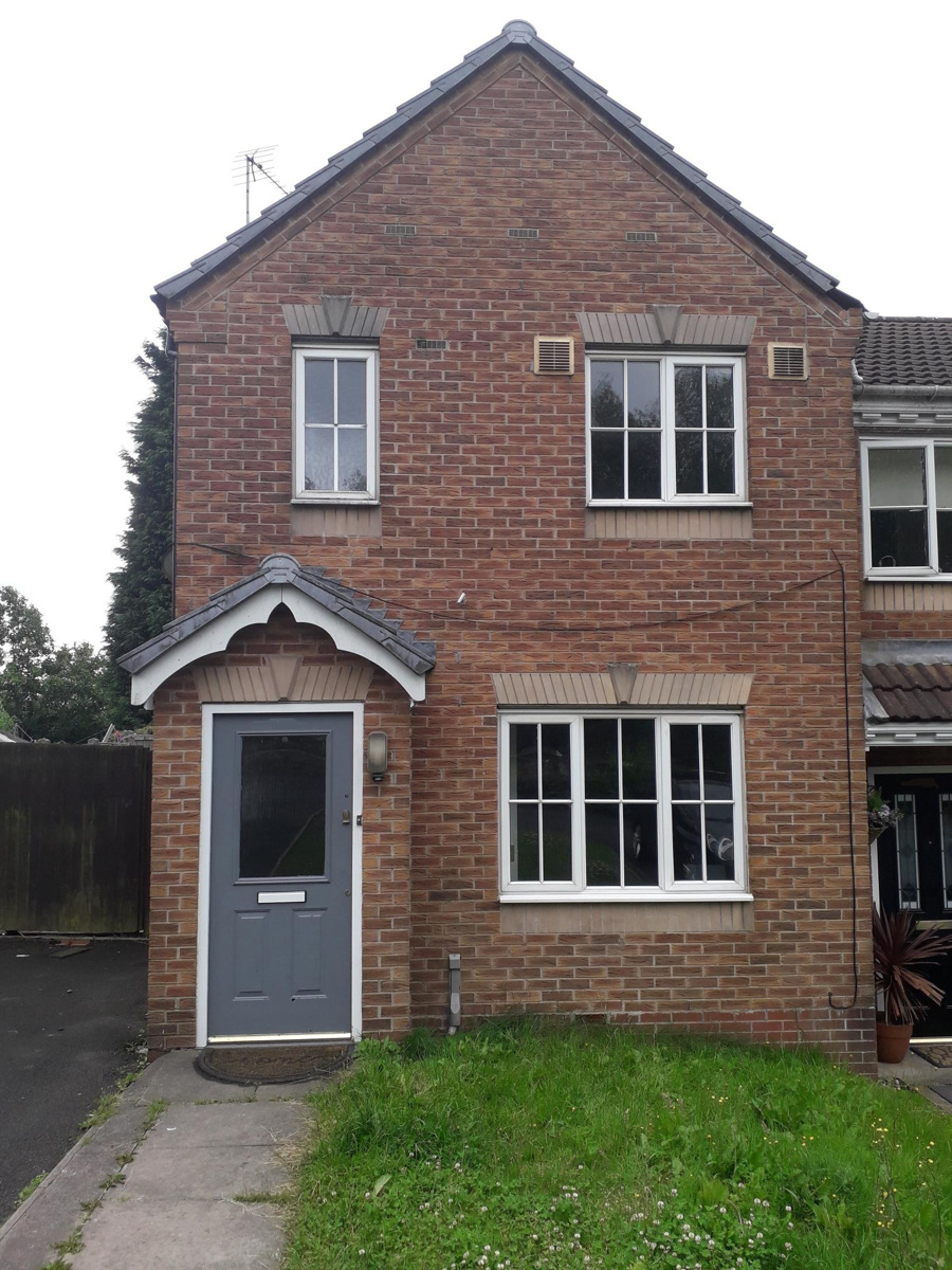 2 Bedroom End Terraced House Let in Dudley, DY1