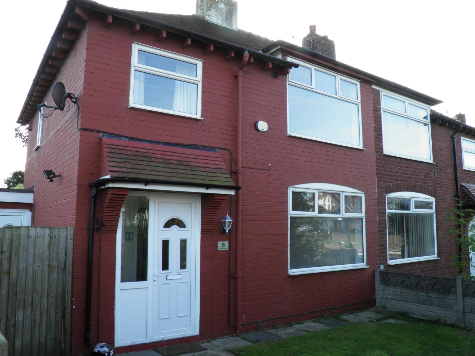 3 Bedroom SemiDetached House Let in Southport, PR8