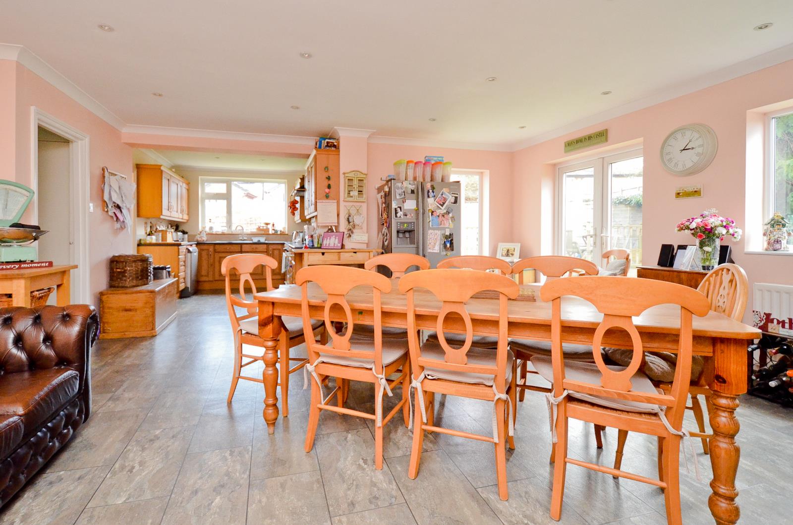 4 Bedroom SemiDetached House Sold in Potters Bar, EN6