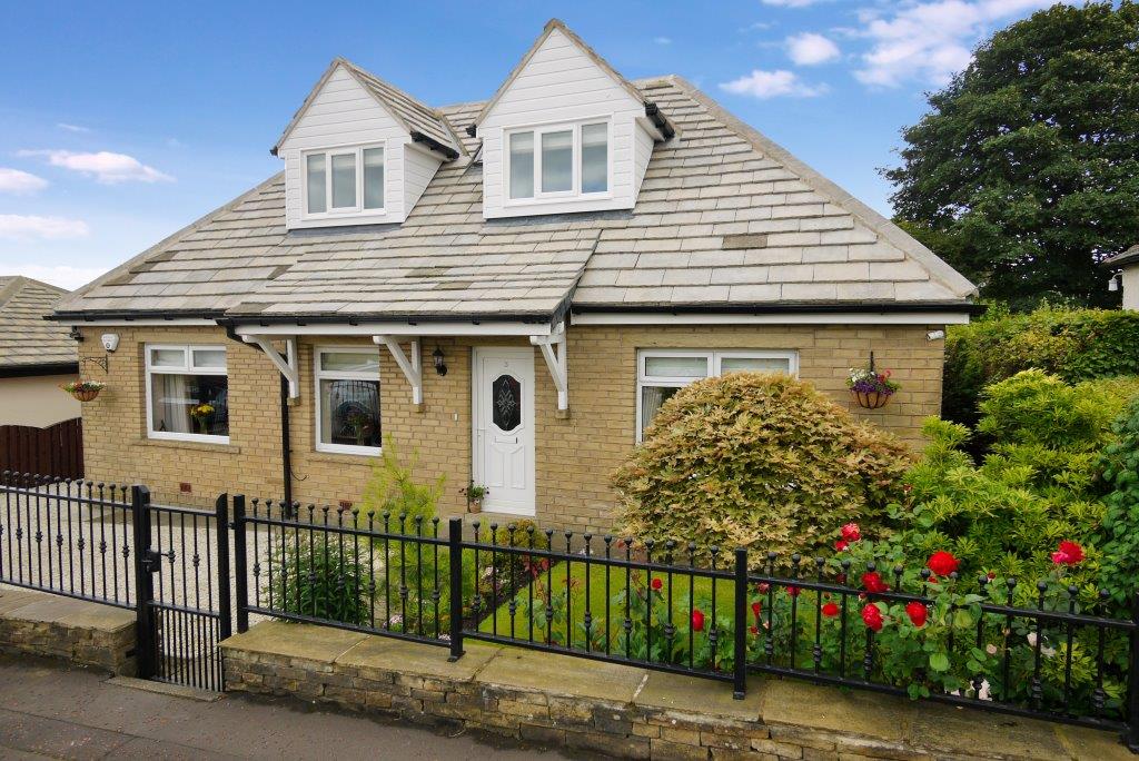 6 Bedroom Detached House Sold in Halifax, HX3