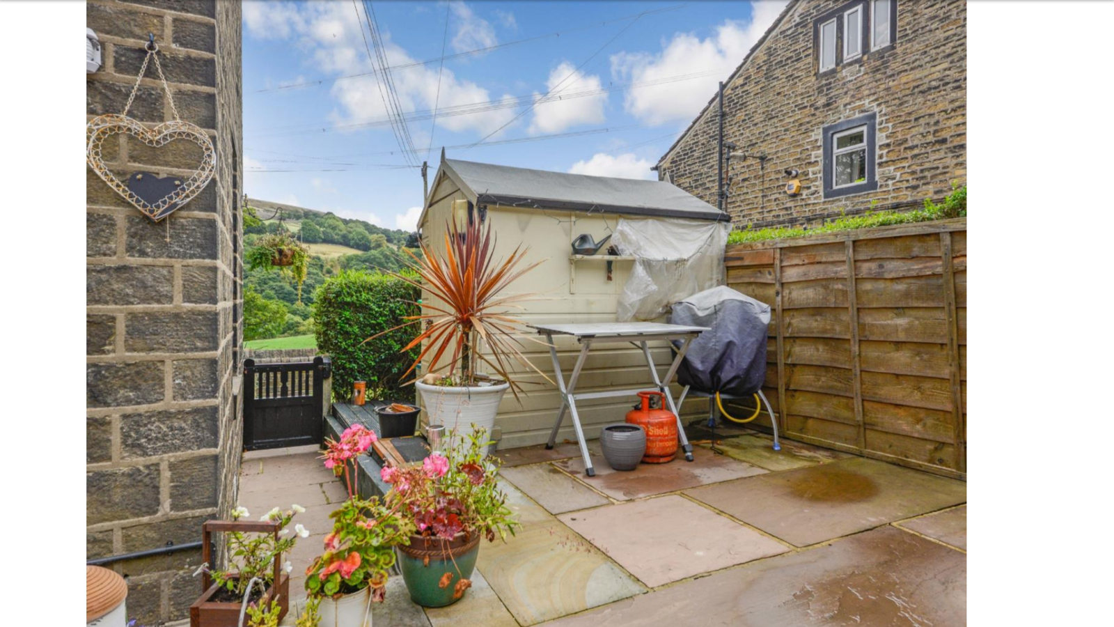 2 Bedroom End Terraced House Let in Sowerby Bridge, HX6