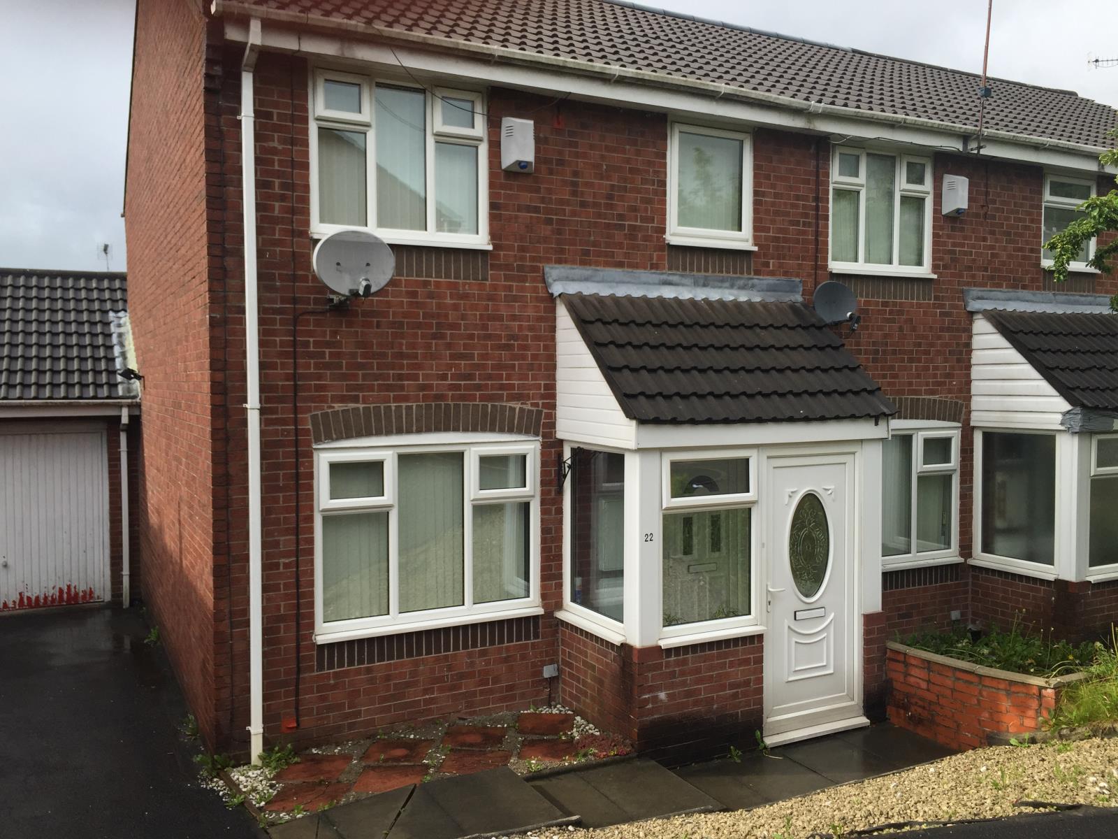 3 Bedroom End Terraced House Let In Blackburn Bb1